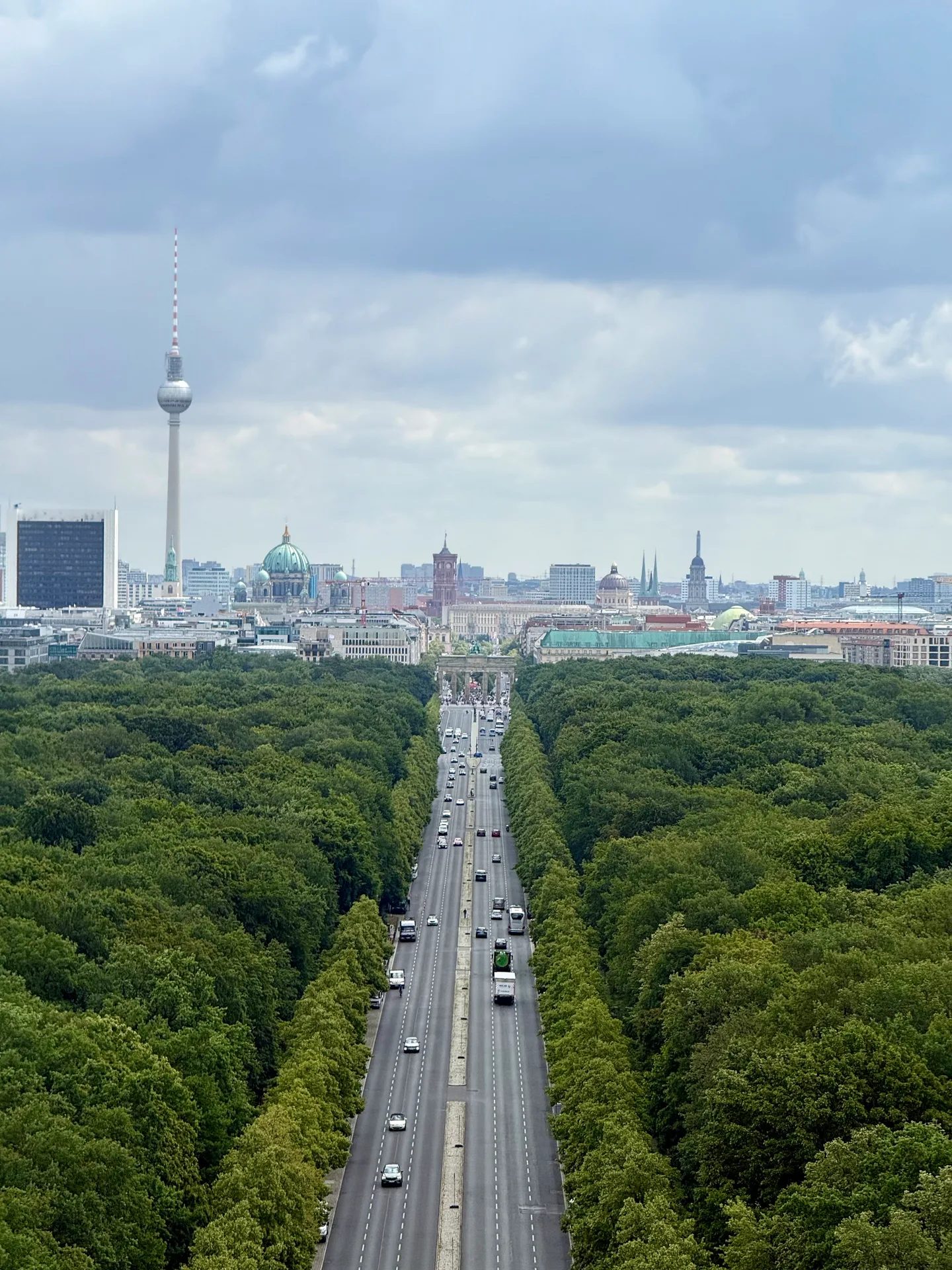 Tiergarten and Straße des 17. Juni from above